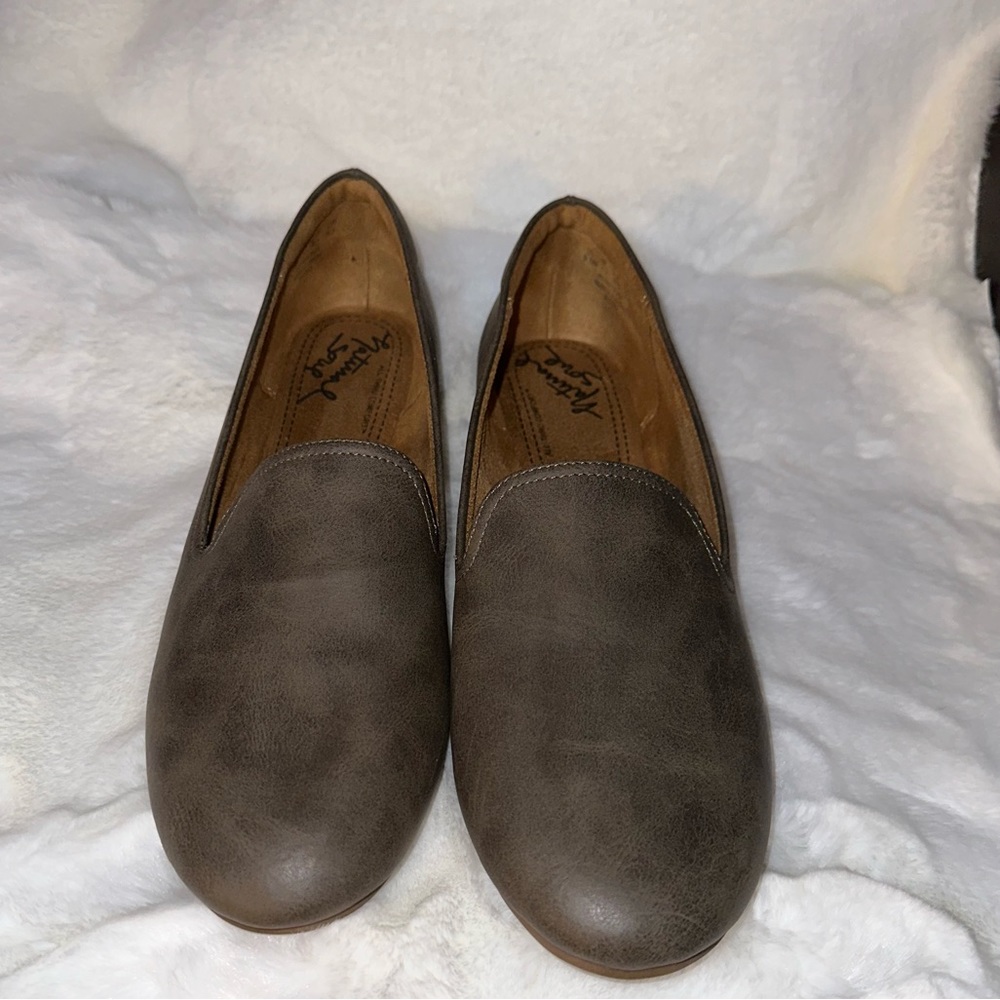 Like NEW Natural Soul Alexis Slip-On Loafer Flats size 9.5